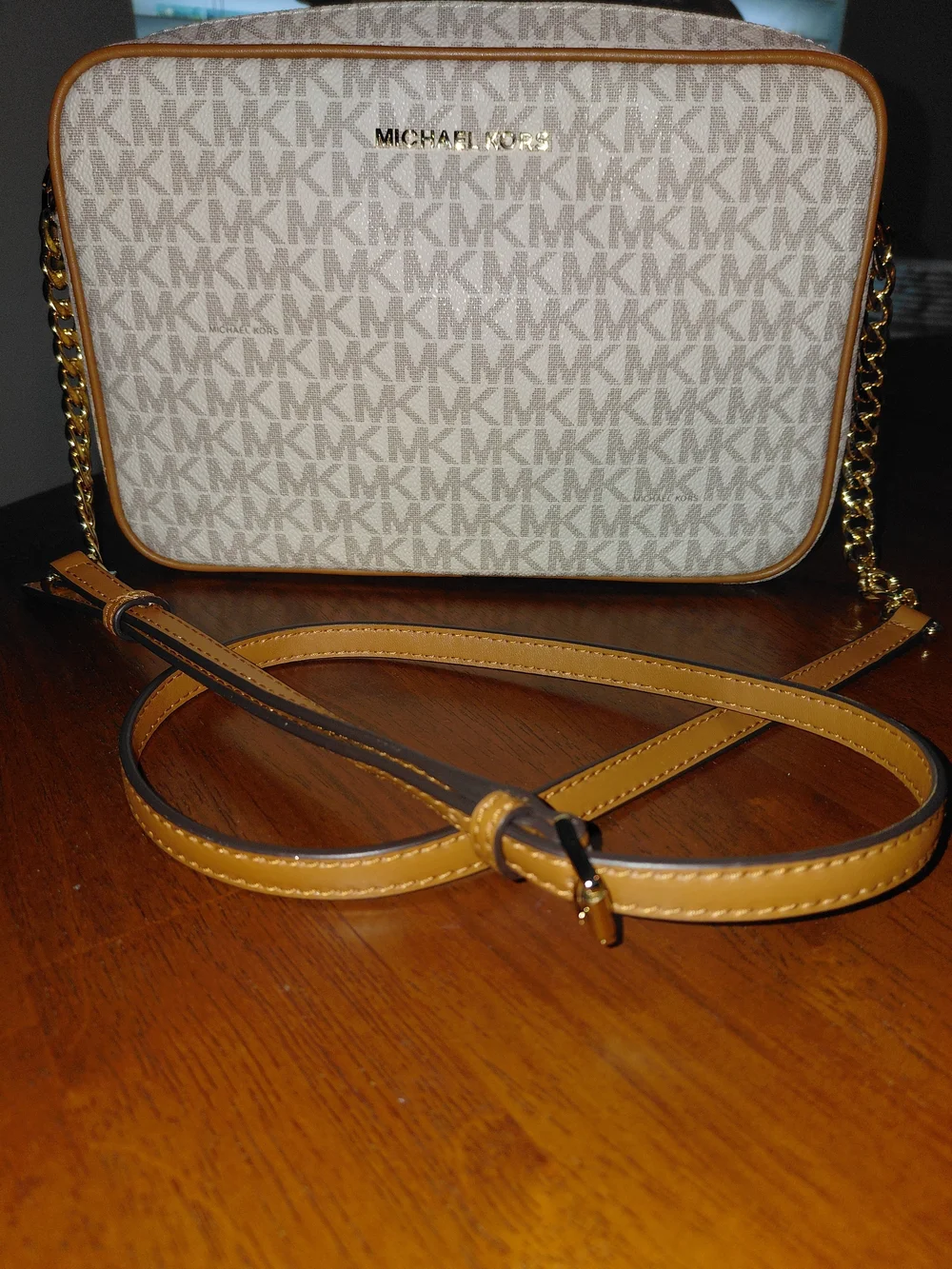 Michael Kors Signature MK Crossbody in Vanilla & Acorn 😍